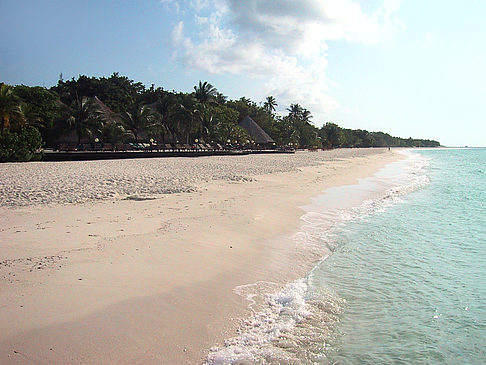 Der weiße Sandstrand der Malediven Fotos