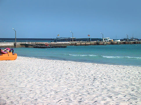 Der weiße Sandstrand der Malediven