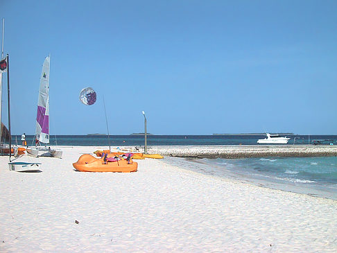 Foto Der weiße Sandstrand der Malediven - 