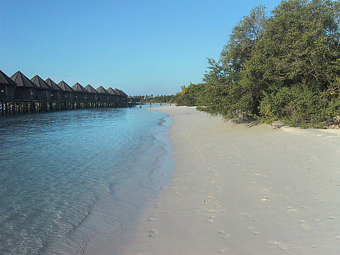 Der weiße Sandstrand der Malediven